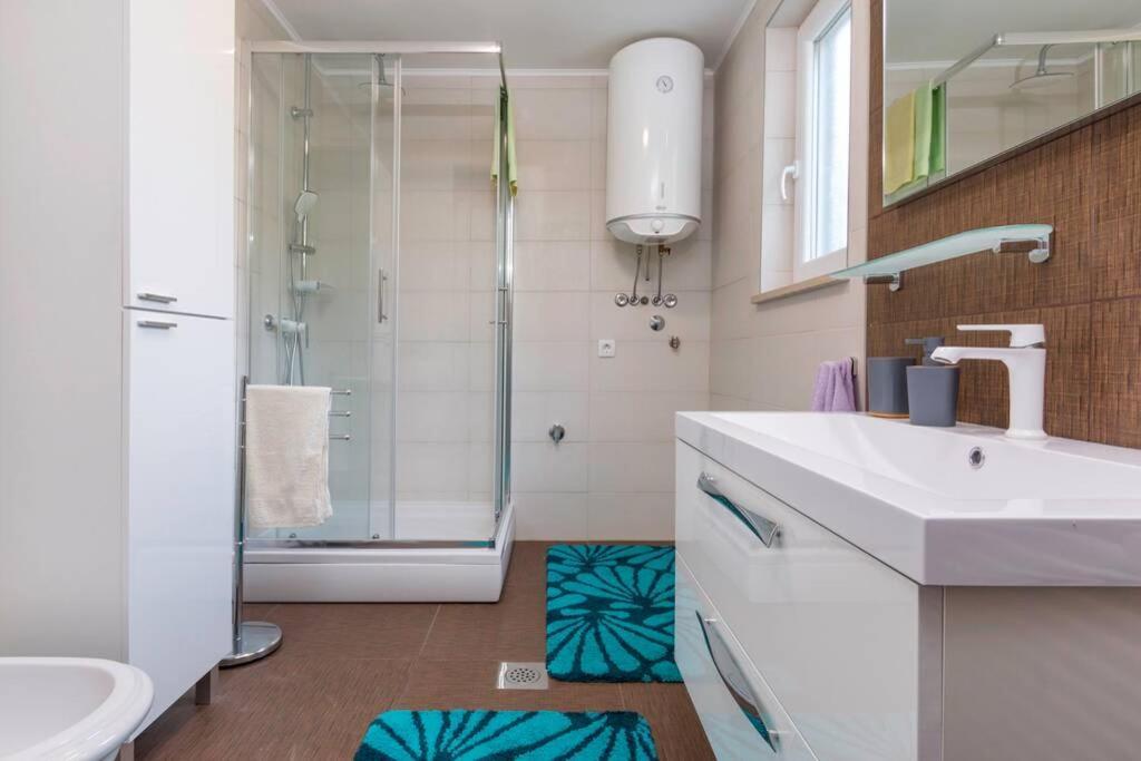 Predivan Novouredeni Apartman U Blizini Mora Banjole Esterno foto