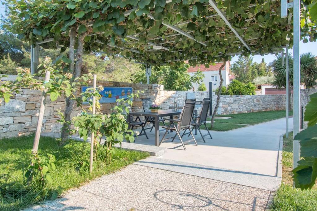 Predivan Novouredeni Apartman U Blizini Mora Banjole Esterno foto