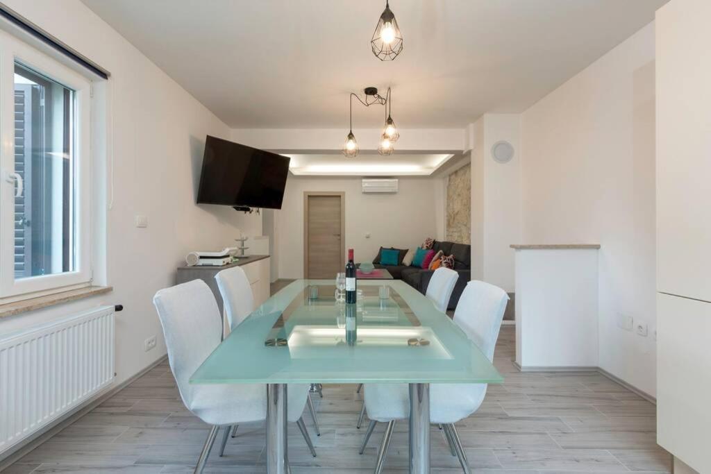 Predivan Novouredeni Apartman U Blizini Mora Banjole Esterno foto