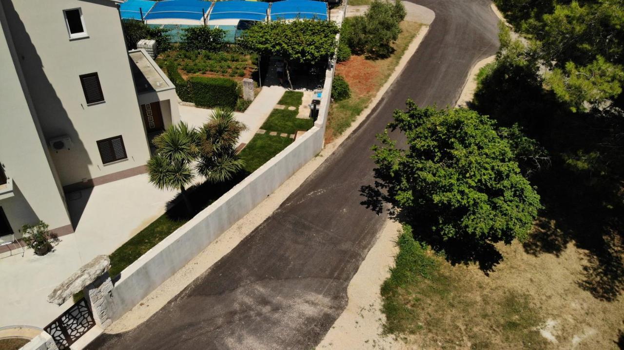 Predivan Novouredeni Apartman U Blizini Mora Banjole Esterno foto